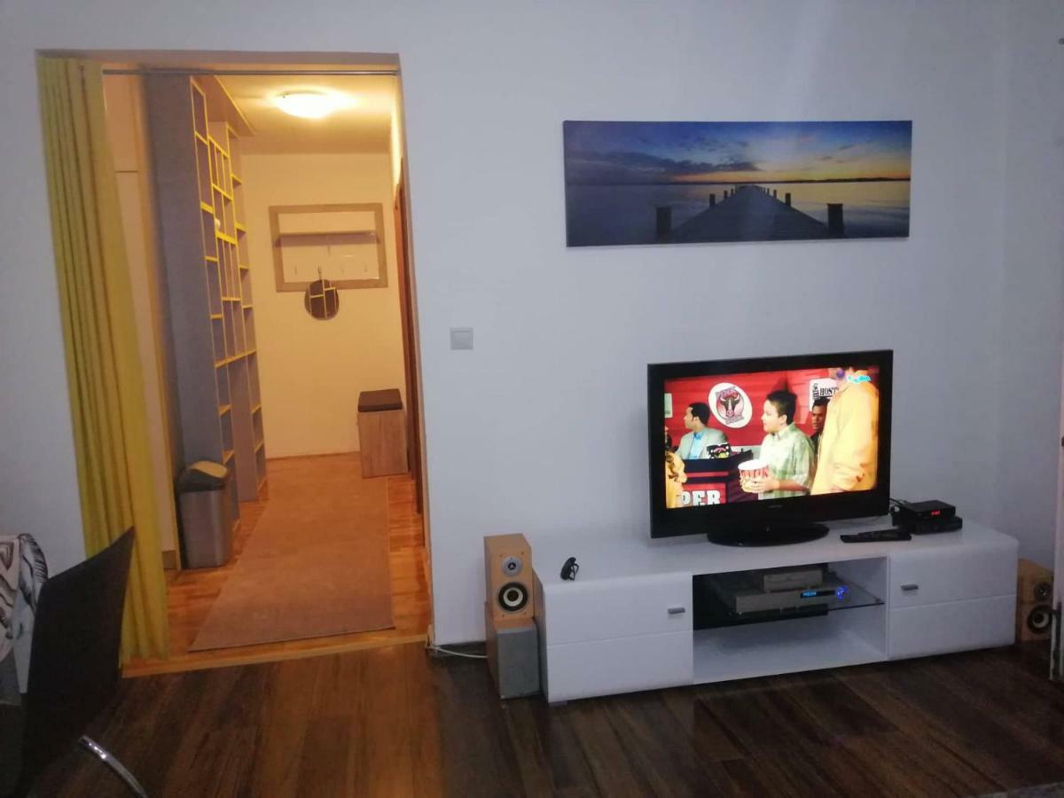 Yellow Apartment, Central Подгорица Экстерьер фото
